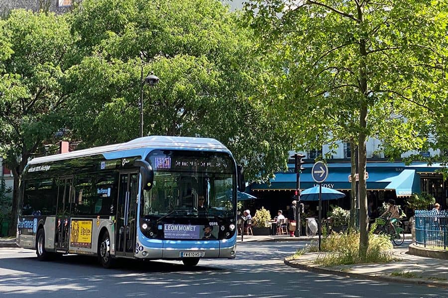 Bus électrique en circulation dans Paris